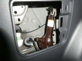 【車載工具】タイヤ交換には必需品ですね!万が一に役立つ工具です。緊急時に備え、使い方をしっかり覚えておきましょう。