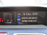小さなモニターには車両の情報が表示されます。