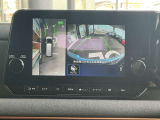 『アラウンドビューモニター』は、空から見下ろすような視点で、スムースな駐車と安全確認をサポートします。