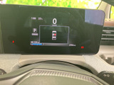 視認性の高いメーターデザインを採用。重要な情報をひと目で確認できます。運転中の安全をサポートします。