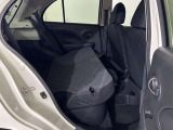 リヤシートを倒すと大きな荷物も入ります 片側、両側可能です。
