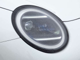 進行方向を自動で照らすアダプティブLEDヘッドライト!