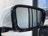 レーンチェンジウォーニング装備。車線変更時の安全確認をサポートしてくれます。