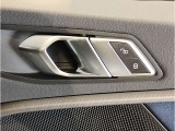 BMWの分厚いドアは、もしもの時にも搭乗者を守ってくれます。