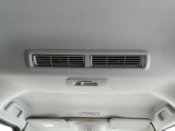 ルーフに取り付けたファンで、風を後席にも送風。空気を効率的に循環させることで、室内空間の温度を均等に保ちます。
