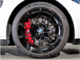 BMWの純正アロイホイールは軽量かつ強度にも優れているホイールで走行性能を引き上げる設計になっております。足元にもBMWは妥協がなくこだわっている個所になります。