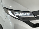 【LEDヘッドライト】現代の主流のライト。明るい光が瞬時に立ち上がり、必要な場所を均一に照らします。寿命も長く省エネで、スタイリッシュなデザインです♪