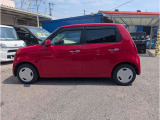 室内やハンドル周りは常に触る部分ですので、現車を見てしっかりとチェックしたいですね。