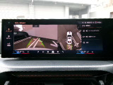 バック駐車する際に便利なバックカメラを搭載しています。360度確認でき、障害物はもちろんのこと、子供が突然出てきても確認できる便利な機能です。