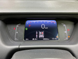 運転に必要な情報を分かりやすく表示。速度、燃料残量、走行距離などを一目で確認でき、安全運転をサポートします。