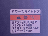 最も気になる室内は、特にこだわってクリーニングしております。マットやシートだけではなく、エアコンの吹き出し口やドアノブの隙間など、様々なブラシや道具を使い分けて、隅々までクリーニングしております。