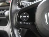 ハンドルにはオーディオ操作用スイッチが付いており、ハンドルから手を放さずにオーディオの操作ができるようになっております。