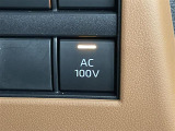 【AC100Vスイッチ】スイッチを入れることで、車内のコンセントで消費電力1500Wまでの範囲で家電を使用できます。スマホ充電の際にACアダプタ(コンセントに差すやつです)を使用することも可能!