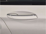 BMWのドアを閉めた時の重厚感は所有者様の満足度を高めてくれます。