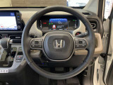 運転している間、長く触れているものだから手になじむハンドルがいいですよね。本革巻のステアリングは乗れば乗るほど手になじんでいきます。