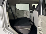 リヤシートを倒すと大きな荷物も入ります 片側、両側可能です。