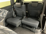 【スライドシート】後席にもスライド機構があることで、細やかに荷室スペースを確保!日常の様々なシーンに対応します♪