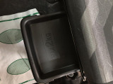 助手席側にはシートアンダートレイ付き!車検証やその他のものを入れておくのに便利です!