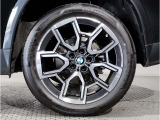 【BMWアロイホイル】軽量かつ強度に拘ったアロイホイル。走行性能ポテンシャルを引き出す設計。車の足元を引き締めてくれる大きなポイントはアロイホイルです。