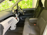 運転しやすい視界と操作性。快適な運転環境が、毎日の移動をより楽しくします。使いやすい装備も充実しています。