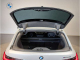 【トランクルーム】十分な容量を確保したトランクルーム。環境へ配慮したスペアタイヤ非搭載のBMW。その分、トランクスペースを有効活用できる様にしてあります。