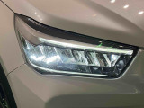 フルLEDヘッドライト光度も高く高寿命!(クリアランスランプ/オートレベリング機能付き)・LEDシーケンシャルターンランプ