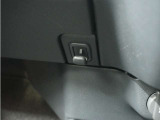 ◆コンビ二フック◆ちょっとした買い物の袋を吊り下げたり、ゴミ袋を吊り下げられるコンビニフックがあり車内を転がらず便利です!