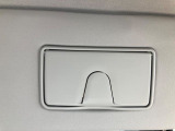 サンバイザーにはチケットホルダー装備☆