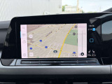 Volkswagen純正のナビゲーションです!少ない動作で必要な情報をご確認可能です!スマートフォンとも連携可能です!