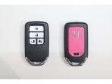 スマートキーはカバンの中やポケットに携帯するだけでドアロックの開閉・エンジンスタートが可能です!