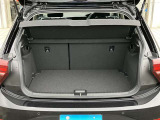 スクエア形状のラゲッジスペースは見た目もすっきりしており、お荷物もたくさん積んで頂けます!急に大きなお荷物を載せる時もリアシートを倒して頂ければ大容量のスペースが確保.日常の使い勝手に貢献致します。