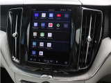 Google搭載のボルボなら、車内にいながら多彩なデジタルライフをお楽しみいただけます。Google Playから必要なアプリをダウンロードして、有意義な移動時間を楽しみましょう。