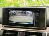 バックカメラ連動のモニター画面が、安全な後退をサポート。駐車時や狭い場所での運転を安心に変えてくれます。