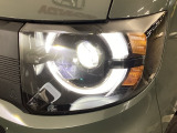 【LEDヘッドライト】点灯した瞬間のクリーンな白さが、今の車らしい清潔感を感じさせてくれます。明るさだけでなく、寿命や省エネ性能も優秀。長く乗る一台だからこそ、こだわわりたい方に最適です。