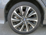 タイヤサイズは、225/45R18です。(右後ろ)