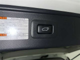 【パワーバックドア】ボタン一つでテールゲートが自動で開閉します。