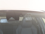 安全装置のカメラです。ドライバーを助けてくれる、安心・安全なお車ですよ!ドラレコも付いてます!