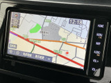 鮮明な地図表示で、安全な運転をサポート。詳細なルート案内で、初めての場所でも安心して目的地へたどり着けます。