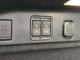 ラゲージスペースより後部座席を電動にて収納が可能です!