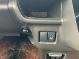 運転席にはシートヒーターが付いてます☆
