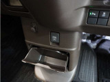 この度は当店の車両を御覧頂きましてありがとうございます。当店の販売車両はそのほとんどが自社での下取り車とデモカー(展示、試乗車)から構成され、安心してご購入いただけます。