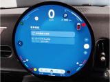 MNIのメーターパネルは円をコンセプトにデザインされております。おしゃれで愛嬌のあるMINI独自のデザインに惹かれる方は数多くいらっしゃいます。