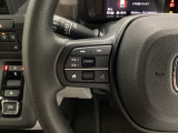 ステアリング左手側にオーディオ関連のコントロールスイッチを配置しています。操作時は視線を逸らすことなく運転に集中できます。
