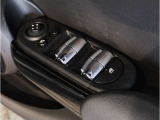 車の乗り降りの際に必ず触るドアハンドルです。使用感が気になる方はお気軽にお申し付けくださいませ。