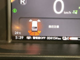 パーキングセンサーシステムは走行中に障害物が迫ると音と表示でお知らせ、低速走行時時の安心感を高めます