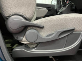 【運転席シートリフター】 体格に合わせたドライビングポジションに調整できます。