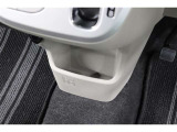 運転席と助手席の間にセンターロアボックスがあります!
