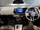 ☆センターパネルを運転席側に僅かに傾けたBMW独特のインパネ☆【駆け抜ける歓び】はここからもスタートしております☆