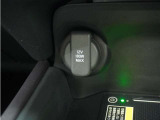 ◆12V電源ソケット◆スマートフォンの充電等にも便利な電源ソケット!使いやすい場所に装備されています。