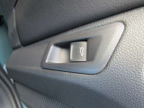 荷物の積み下ろし後もボタンひとつでスムーズに開閉でき、利便性に優れています。